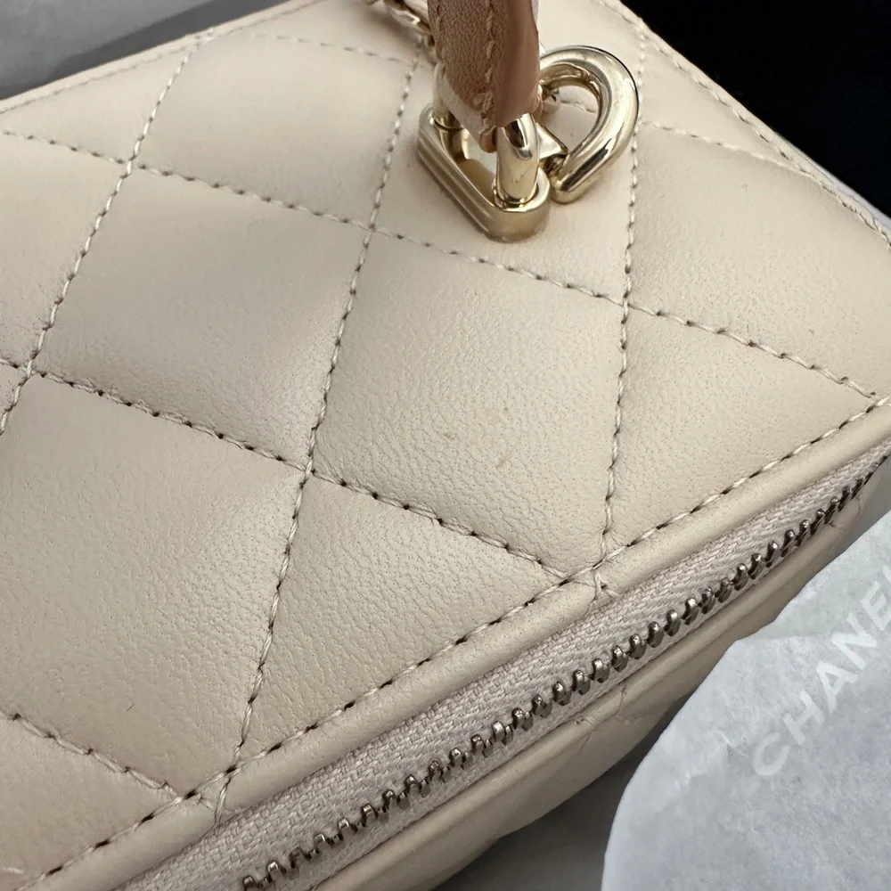 ❌ SOLD ❌ Chanel 23P Two Toned Vanity Top Handle Ecru/Beige Lambskin - Picture 7 of 7
